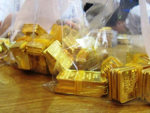 Đấu thầu vàng miếng: Giá vàng tuột dốc không phanh