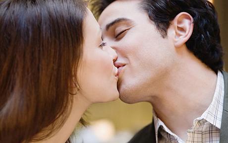 20 điều khiến bạn "mất điểm" khi hôn