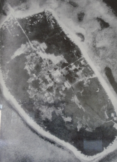 Hoàng Sa chụp từ trên máy bay với các cơ sở quân sự, khí tượng...của Việt Nam. Ảnh chụp năm 1968