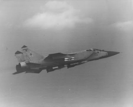 Máy bay tiêm kích Mig-31B thuộc VVS Nga thực hiện nhiệm vụ tuần phòng giám sát đường không (Photo of www.aeroflight.co.uk)