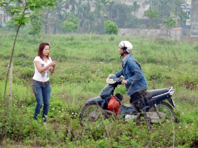 Cô gái lái ô tô truy đuổi tên cướp táo tợn