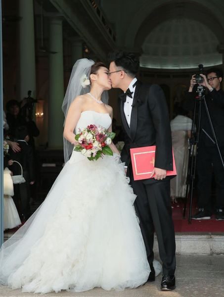 Những nụ hôn ấn tượng nhất showbiz Hoa ngữ đầu năm 2013