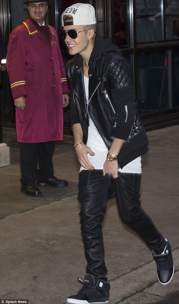 Justin Bieber bị tống cổ khỏi hộp đêm vì vệ sỹ bạo lực với fan 1