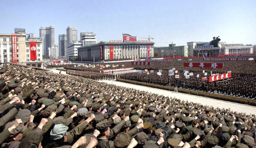 Dân chúng Triều Tiên ngày 29.3 tuần hành ủng hộ lãnh đạo Kim Jong-un