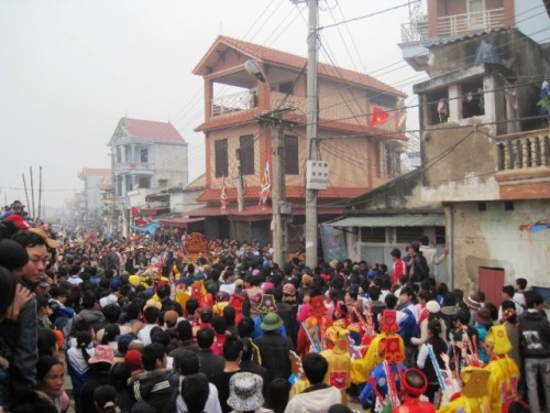 Ngan nguoi do ve Le hoi cau ngu lon nhat xu Thanh