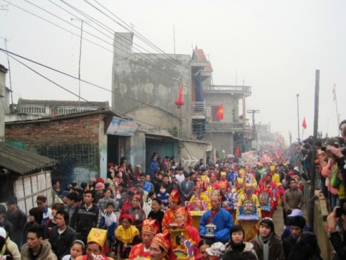 Ngan nguoi do ve Le hoi cau ngu lon nhat xu Thanh