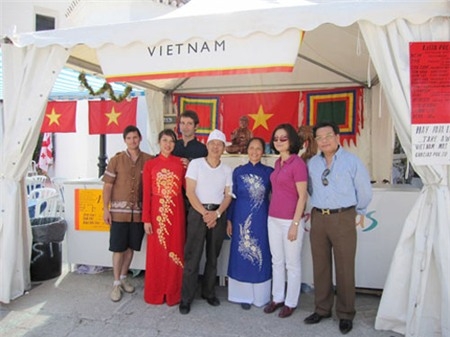 Hà Kiều Anh, Ngô Phương Lan, Tuấn Tú, Huỳnh Bích Phương, Phan Anh, Nathan Lee