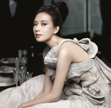 Lâm Chí Linh vẫn rất đắt sô chụp ảnh và làm người mẫu cho các nhãn hiệu dù cô đã ngoài 38 tuổi.
