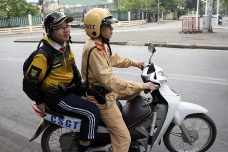 Học sinh, mũ bảo hiểm, cảnh sát giao thông