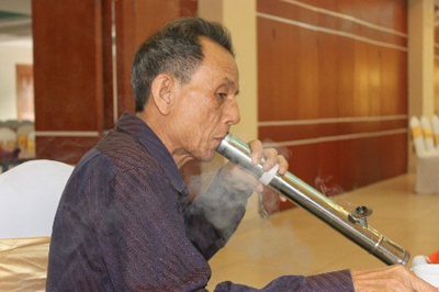 Những khoảnh khắc khó quên của nghệ sĩ Văn Hiệp với chiếc điếu cày