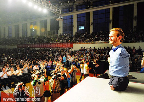 
	Chàng trai kỳ diệu Nick Vujicic sẽ đến Việt Nam vào tháng 5.