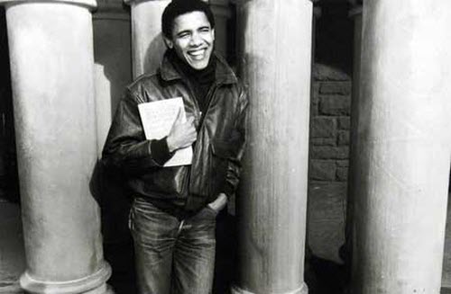 Sau khi tốt nghiệp trung học, Barack Obama tiếp tục học đại học Columbia ở New York và ra trường vào năm 1983.