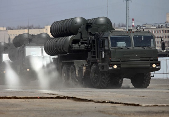 Hệ thống tên lửa phòng không S-400 là hệ thống thế hệ mới tầm xa và tầm trung, được thiết kế để tiêu diệt tất cả các phương tiện tấn công phòng không vũ trụ hiện tại và tương lai, máy bay trinh sát, máy bay chiến lược và chiến thuật, tên lửa chiến thuật và tên lửa đạn đạo tầm trung, mục tiêu siêu thanh và máy bay giám sát radar và máy bay điều khiển.