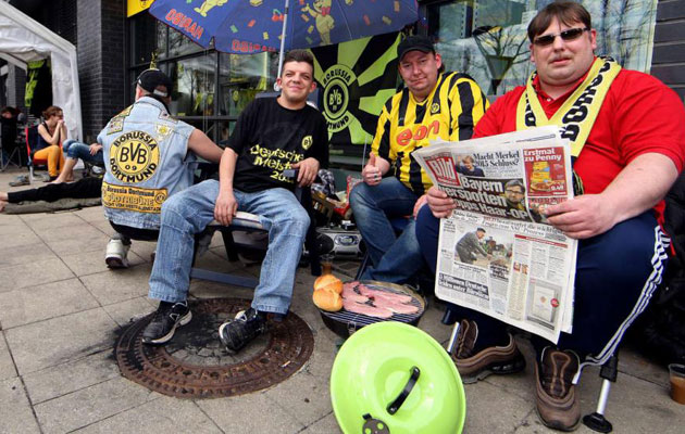 
	CĐV Dortmund "cắm trại" ngay ngoài cửa sân Signal Iduna Park