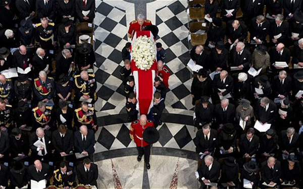 
	Linh cữu của cựu Thủ tướng Magaret Thatcher được đưa vào nhà thờ St.Paul.