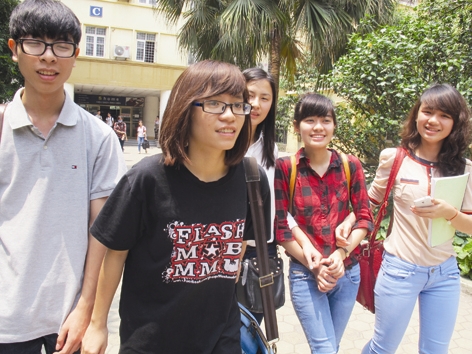 Bao giờ sinh viên Việt Nam được tự hào là sinh viên của trường top 100 châu Á? (ảnh chụp tại Đại học Hà Nội). ảnh: Hồ Thu