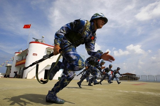 2010. Lính thủy đánh bộ Trung Quốc tập trận trong khu vực biển Đông