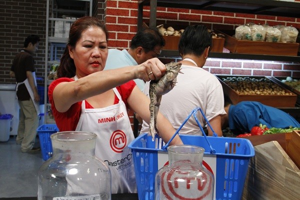 Master Chef: Thí sinh nam khóc nức nở vì phải sát sinh 8