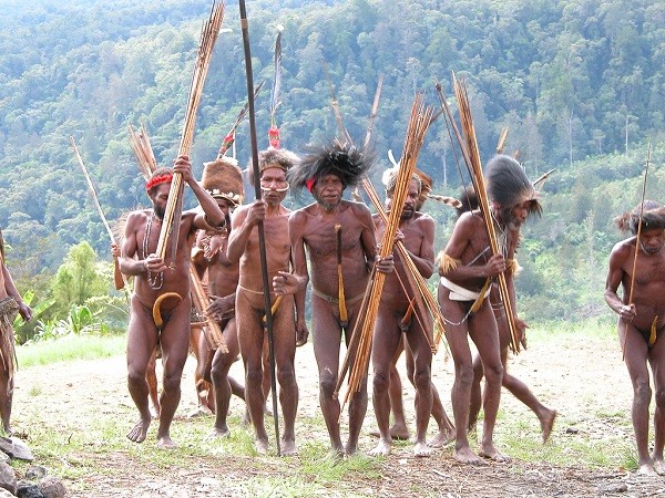 Thăm bộ tộc có cách bảo vệ dương vật khác biệt 4