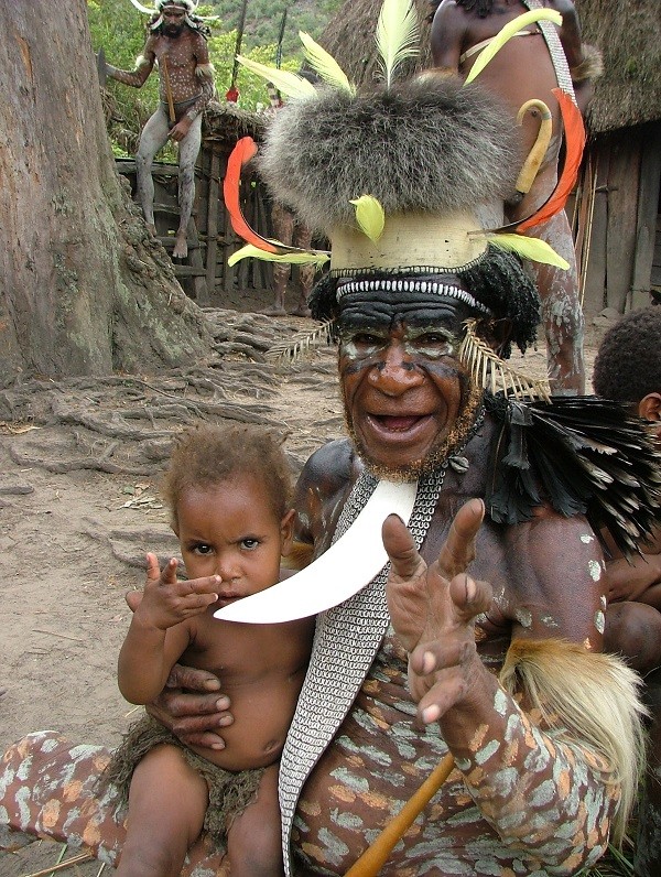 Thăm bộ tộc có cách bảo vệ dương vật khác biệt 9