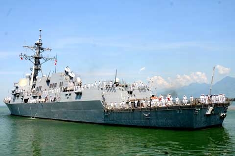 Khu trục hạm USS Chung – Hoon cập cảng Tiên Sa (Đà Nẵng)