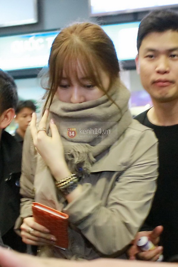 Yoon Eun Hye che nửa mặt, thân thiện chào fan Việt 1