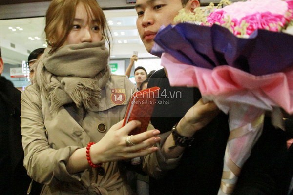 Yoon Eun Hye che nửa mặt, thân thiện chào fan Việt 8