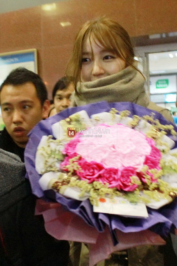 Yoon Eun Hye che nửa mặt, thân thiện chào fan Việt 10