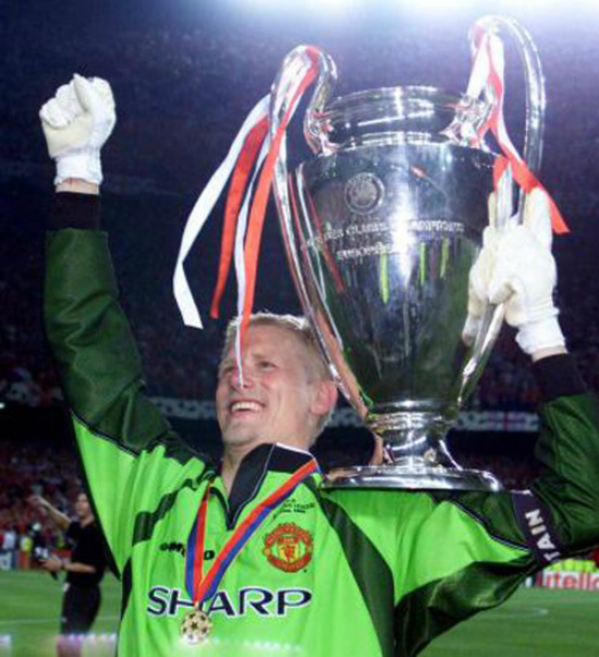 
	Trận chung kết Champions League mùa 1998/1999 mà&nbsp;Man United thắng Bayern 2-1 là lần cuối cùng Schmeichel thi đấu cho đội bóng nước Anh