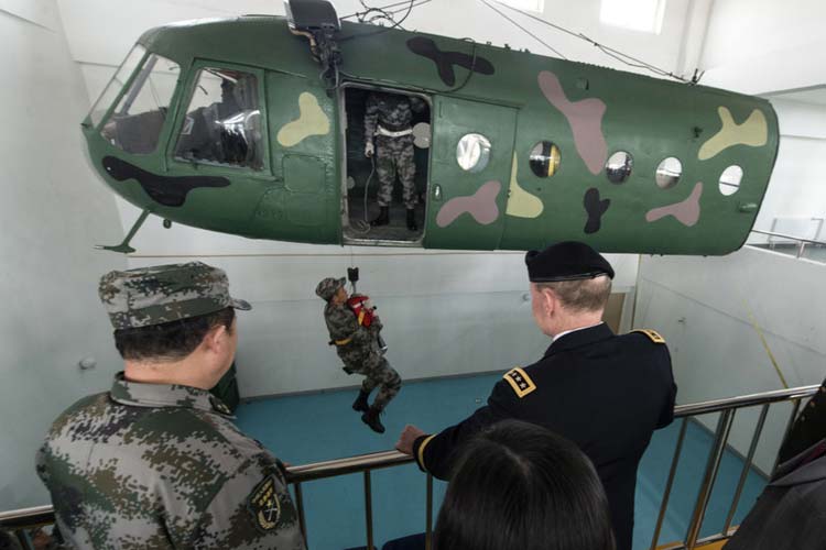 Trung Quốc mang sức mạnh không quân ra uy với tướng Mỹ