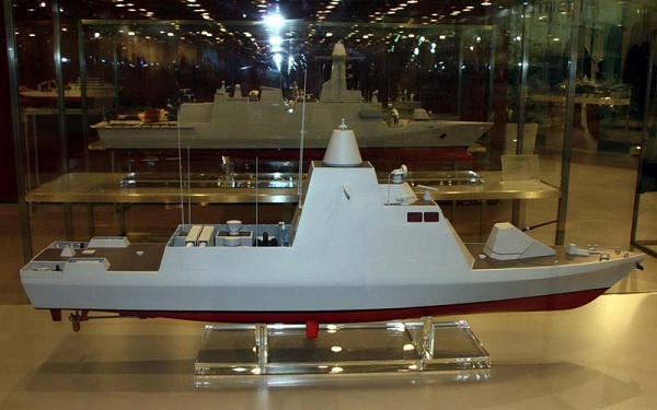 
	Trong một cuộc triển lãm quân sự, TQ đã từng ngỏ ý về mẫu thiết kế chiến hạm tàng hình cỡ nhỏ của Italia mà UAE đã thành công trong việc thuyết phục với tên gọi Falaj 2.
