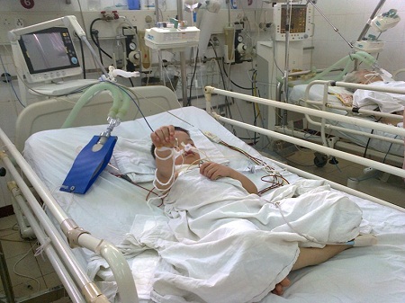 
	Cháu Phạm Hồng D. đang điều trị trong bệnh viện.