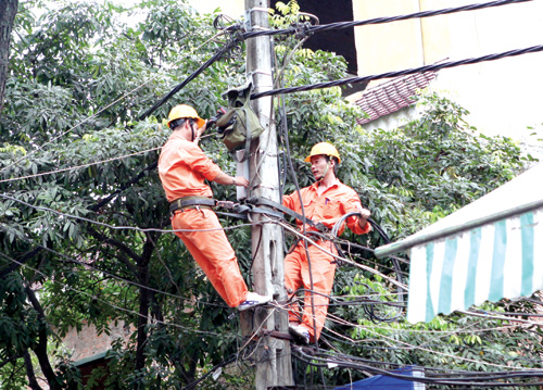 Giá điện cần được tăng theo lộ trình từng bước ngắn để không tác động quá lớn đến lạm phát