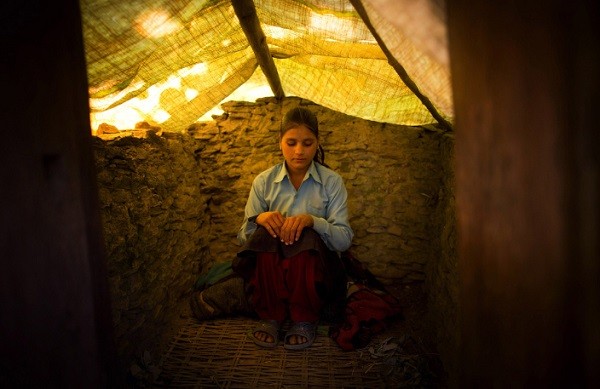 Tục lệ xua đuổi phụ nữ khi đến kỳ kinh nguyệt ở Nepal 1
