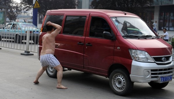 Những ca khỏa thân trên đường phố "khó đỡ" nhất Trung Quốc 6