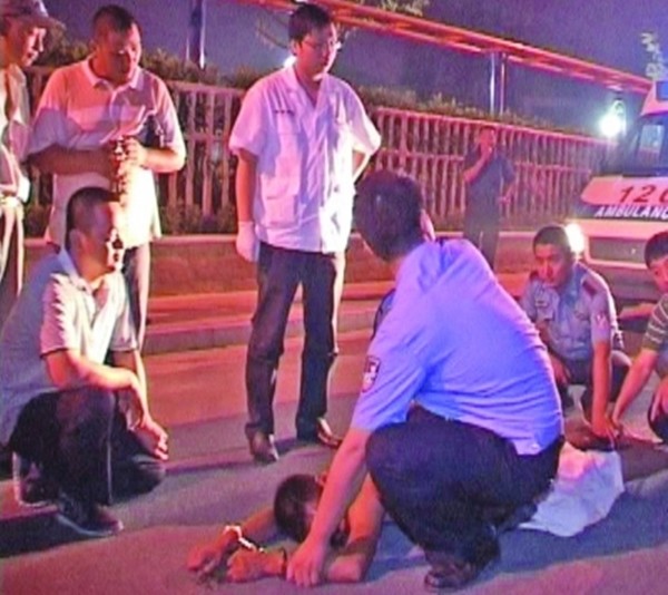 Những ca khỏa thân trên đường phố "khó đỡ" nhất Trung Quốc 10