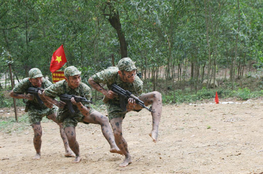 Kỹ thuật vượt vật cản điêu luyện của đặc công Việt Nam
