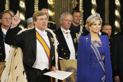 Vua Willem-Alexander tuyên thệ bên cạnh Hoàng hậu Maxima