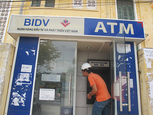 Toát mồ hôi vì ATM cũng 'nghỉ lễ'