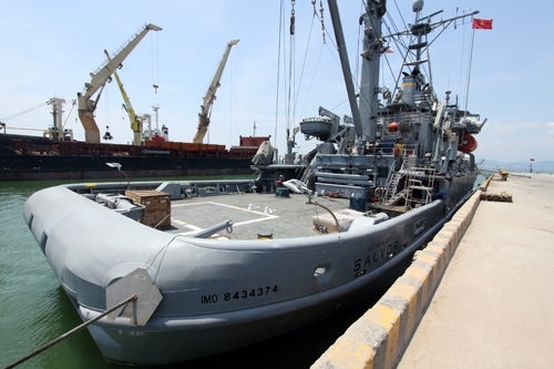 Tàu cứu hộ USNS Salvor của Mỹ vừa cập cảng Đà Nẵng cuối tháng 4/2013