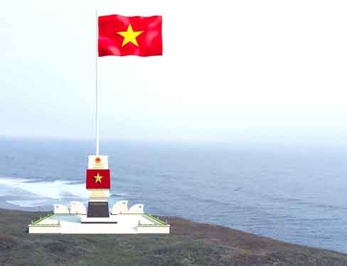 Mô hình cột cờ Tổ quốc trên núi Thới Lới – Lý Sơn. Ảnh: H.V
