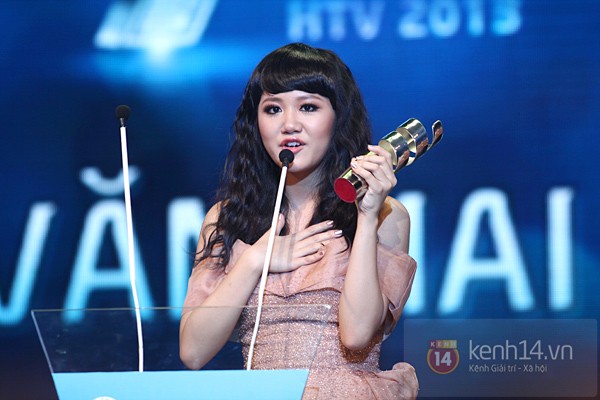 Hồ Trung Dũng bất ngờ "vượt mặt" Noo Phước Thịnh tại "HTV Award 2013" 5