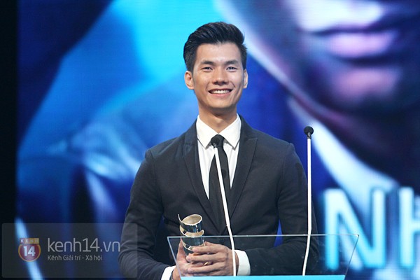 Hồ Trung Dũng bất ngờ "vượt mặt" Noo Phước Thịnh tại "HTV Award 2013" 13