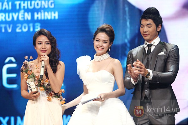 Hồ Trung Dũng bất ngờ "vượt mặt" Noo Phước Thịnh tại "HTV Award 2013" 16