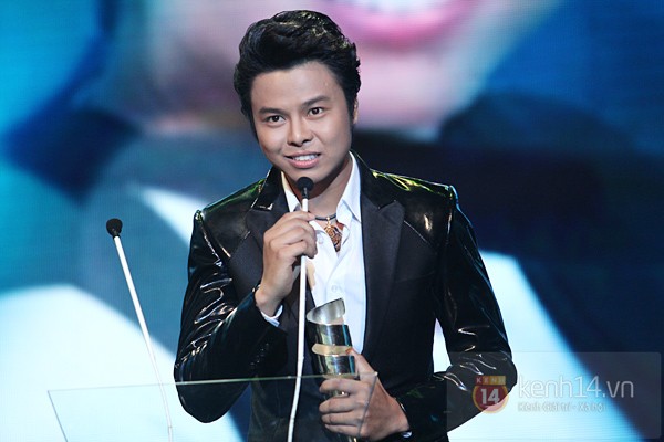 Hồ Trung Dũng bất ngờ "vượt mặt" Noo Phước Thịnh tại "HTV Award 2013" 20
