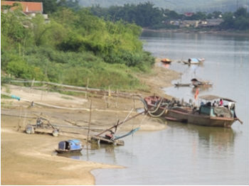 “Cát tặc” lộng hành trên sông Lam