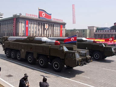 Hai tên lửa Musudan xuất hiện trong lễ duyệt binh năm ngoái ở quảng trường Kim Nhật Thành, Bình Nhưỡng