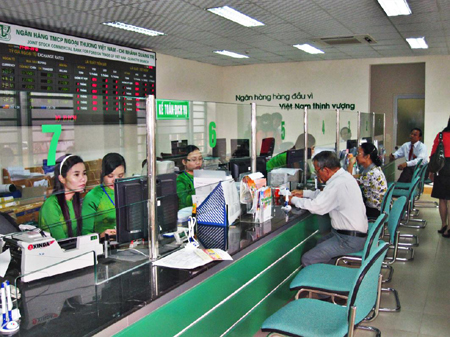 Thấy gì từ “hiệu ứng” giảm lãi suất của Vietcombank?