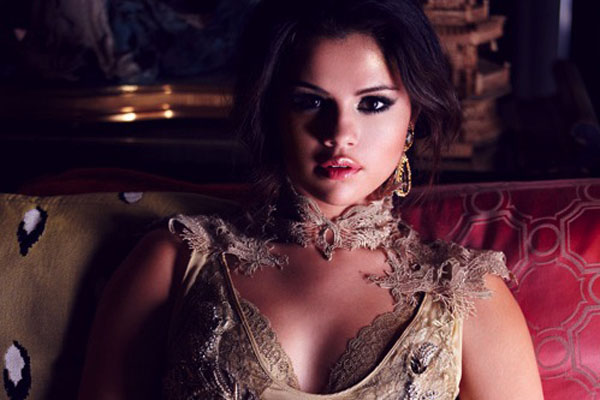 Selena Gomez lột xác nóng bỏng trong MV mới