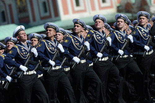 Siêu vũ khí Nga ‘chen chân’ trên Quảng trường Đỏ